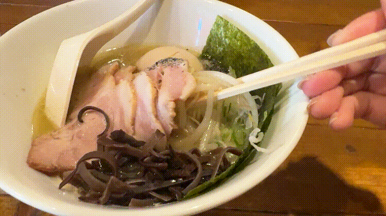 「三鷹食堂 いなり」の特製豚骨ラーメンGIF