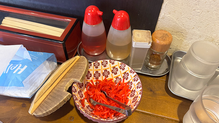 「三鷹食堂 いなり」の卓上調味料