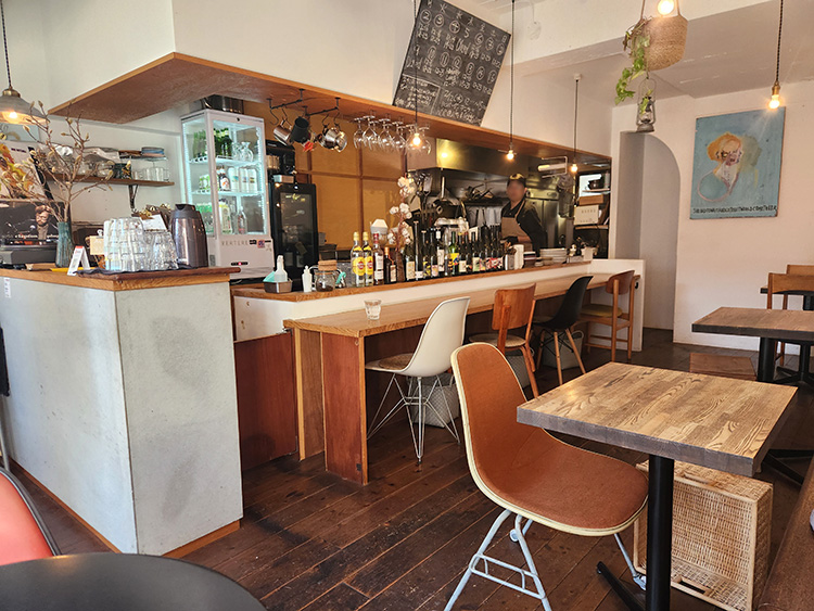 「AOLA」の店内
