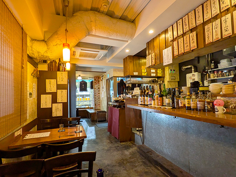 「ケヤキサカバ」の店内