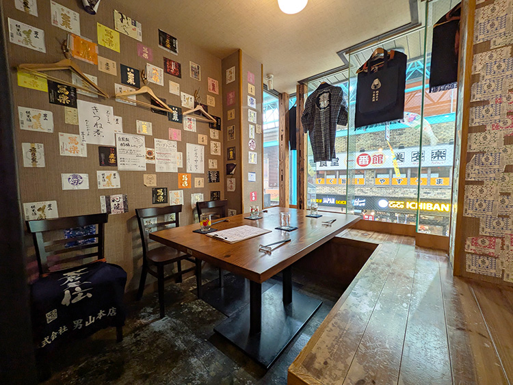 「ケヤキサカバ」の店内
