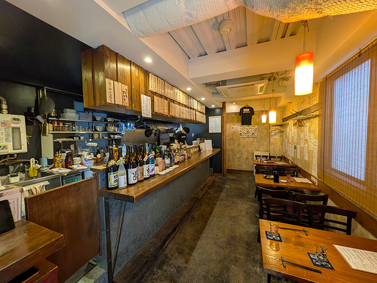 「ケヤキサカバ」の店内