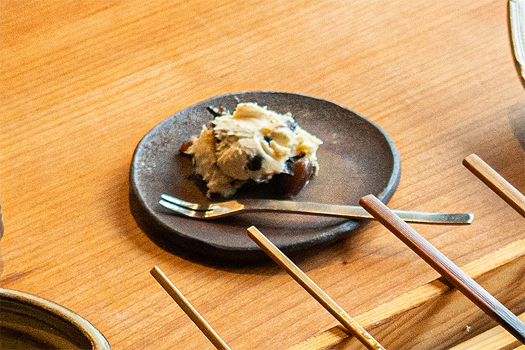 「焼鳥 七転八起」の黒豆酒粕クリームチーズ
