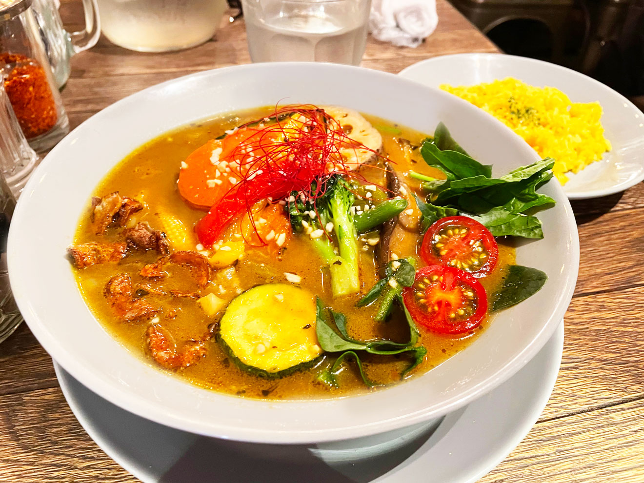 「無添加薬膳スープカレーCOSMOS」の20種類の野菜のスープカレー