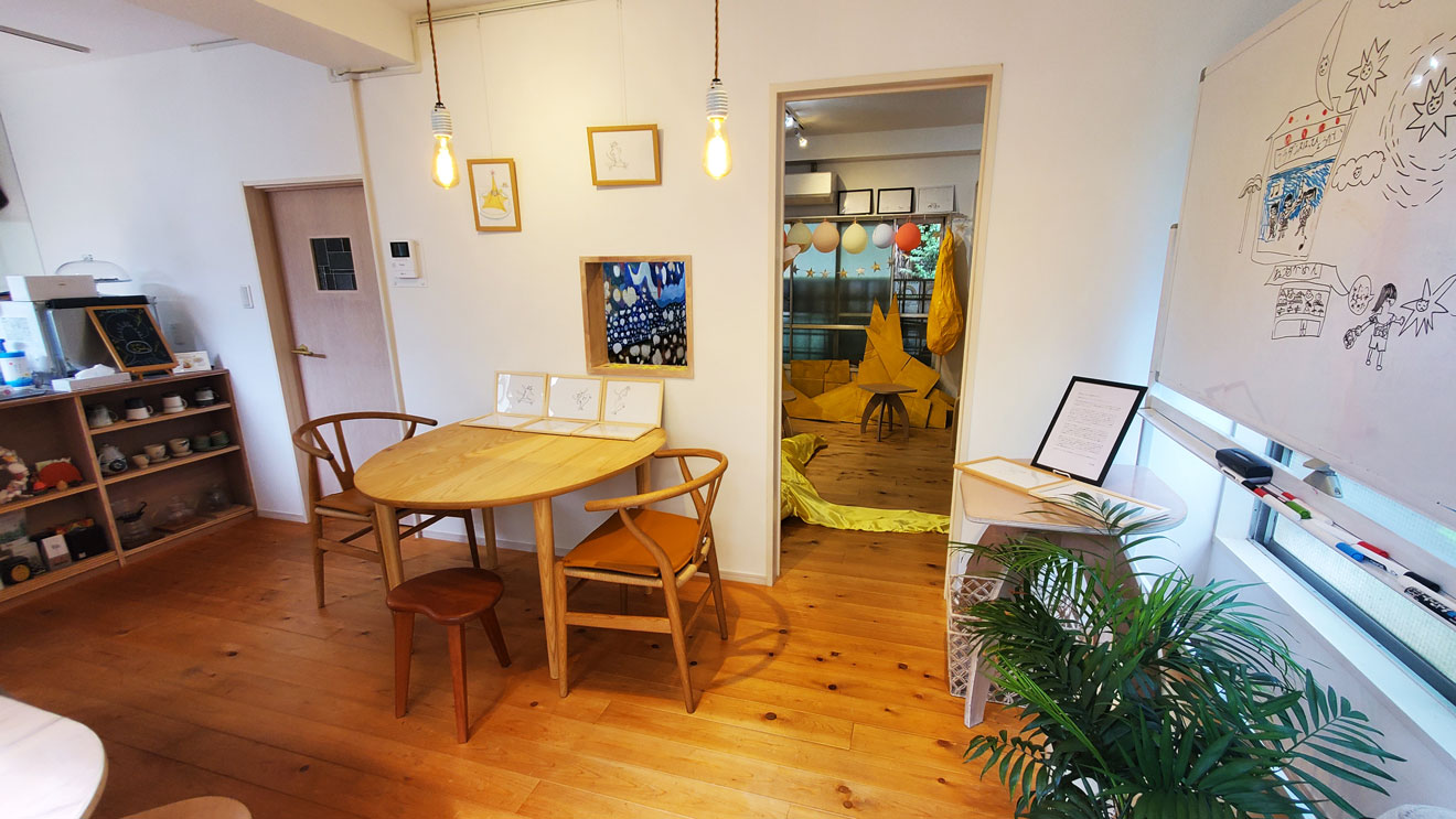「経堂アトリエ」のカフェスペース