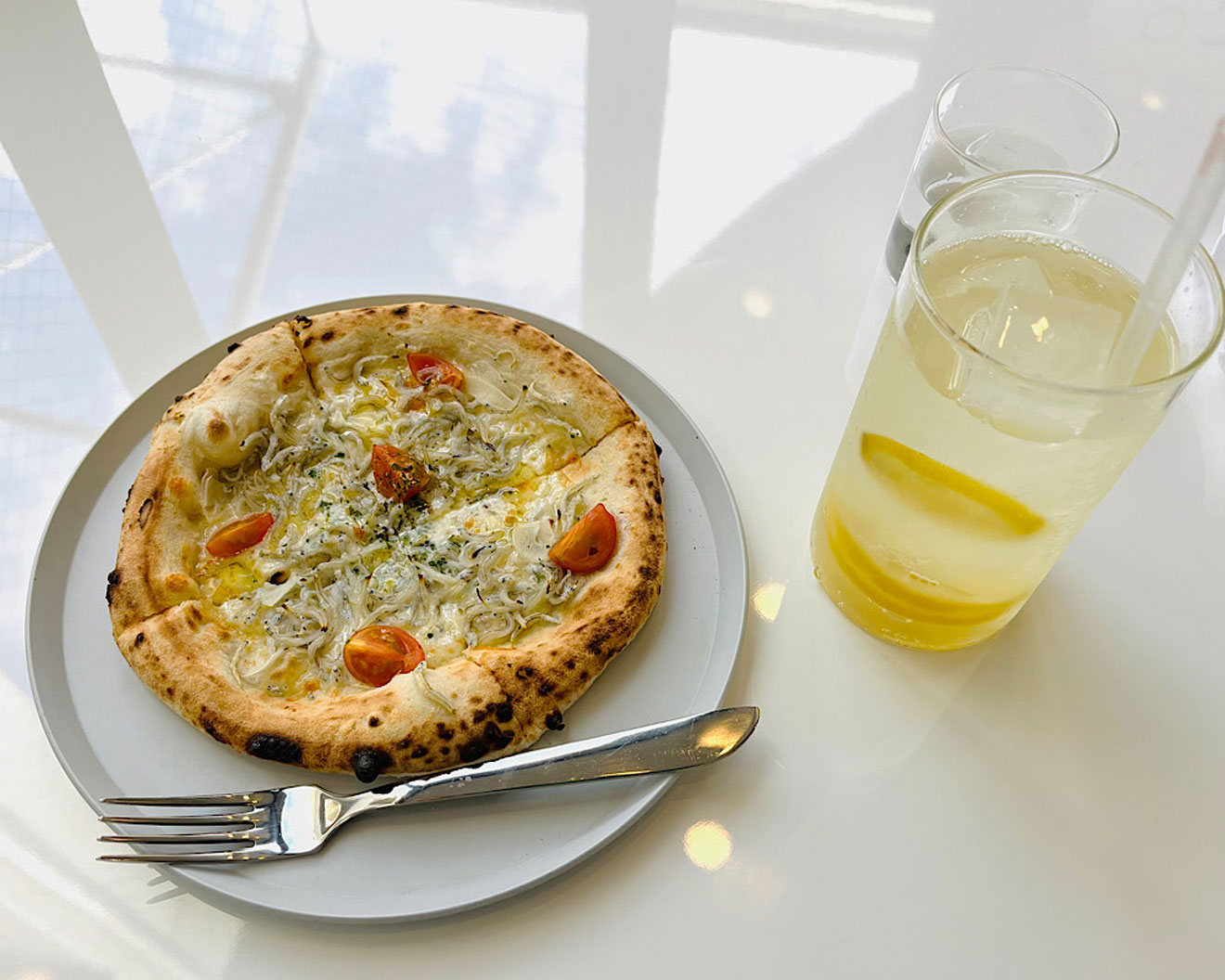 「BARE PIZZA POCO」のチチニエリとレモンスカッシュ