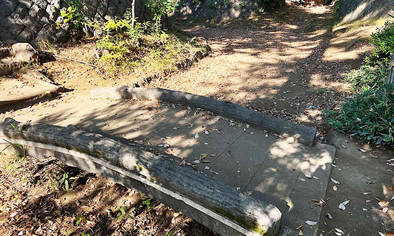 「世田谷城阯公園」の小さな橋