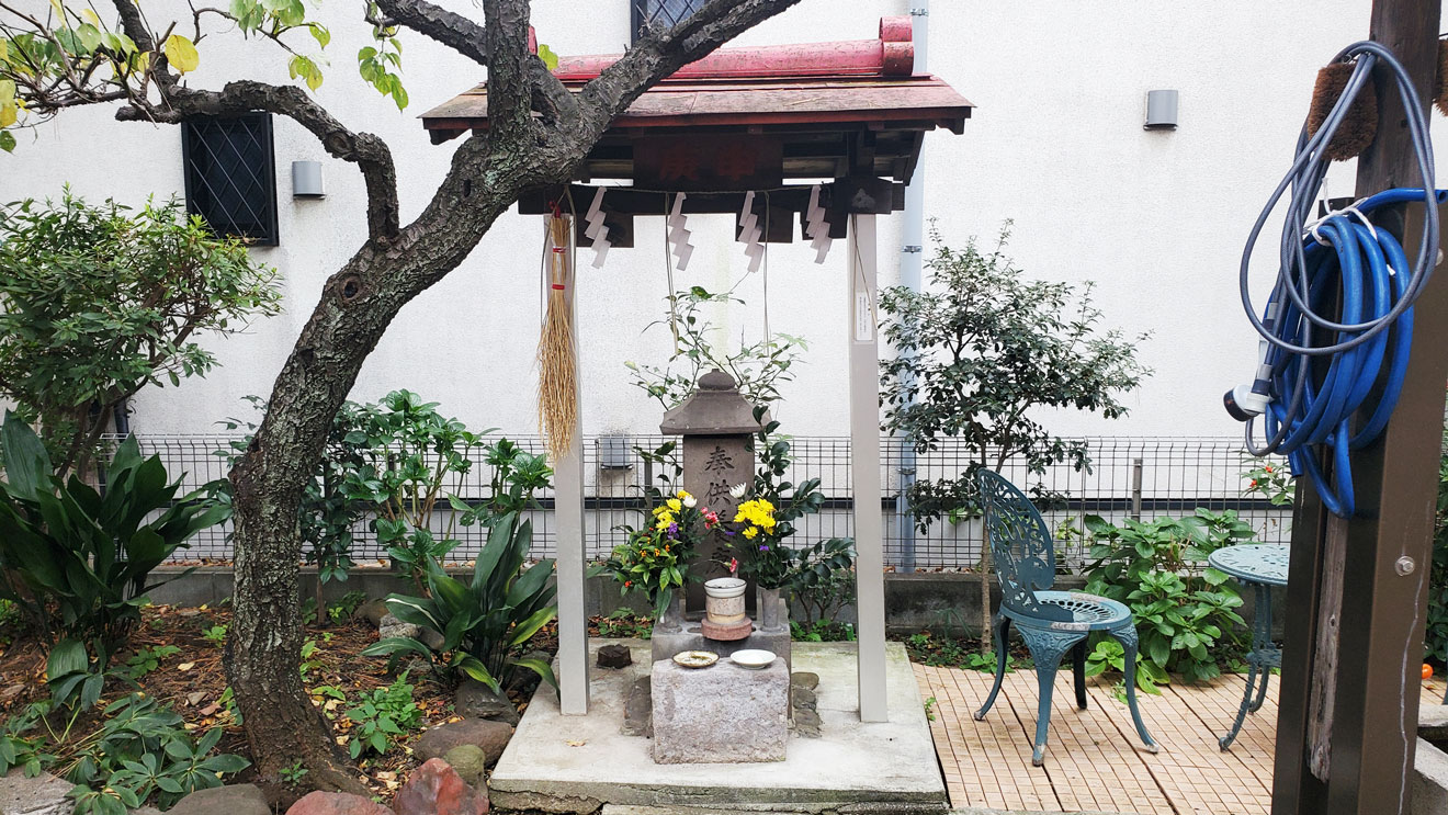 「杓子稲荷神社」の庚申供養塔（くようこしんとう）