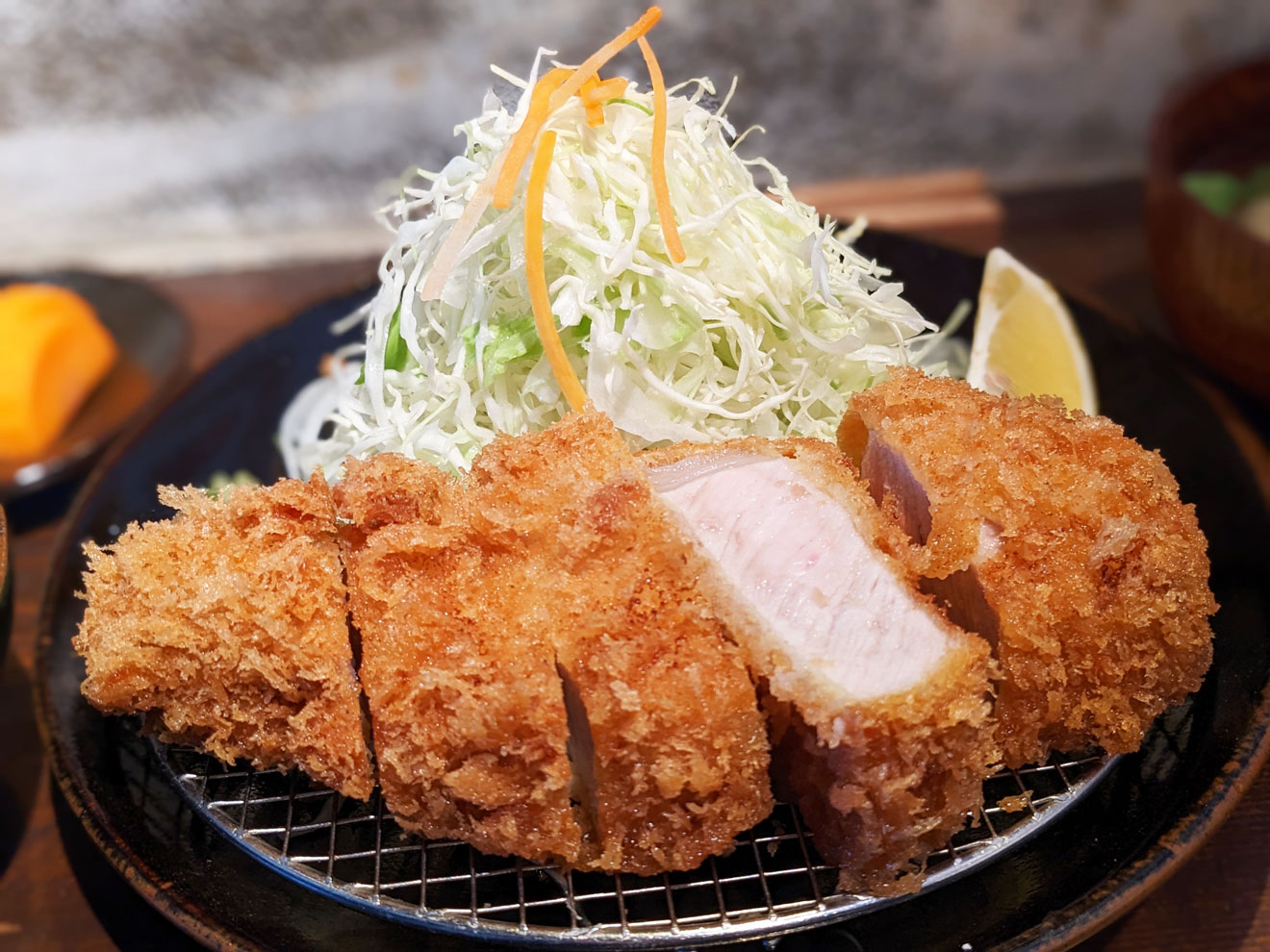 「とんかつ太志」のロースかつ定食