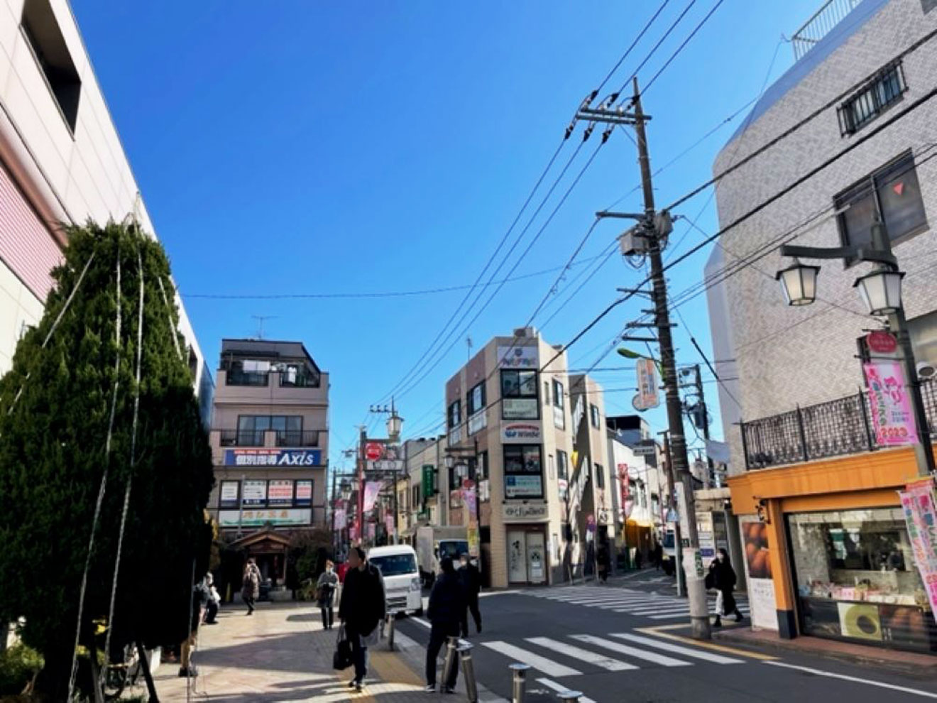 梅ヶ丘駅を出た道