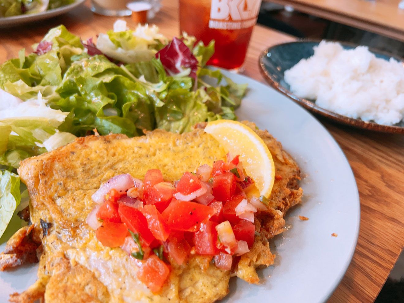 「BROOKLYN ROASTING COMPANY」のMain dish plate カジキマグロのピカタ～サルサソース～