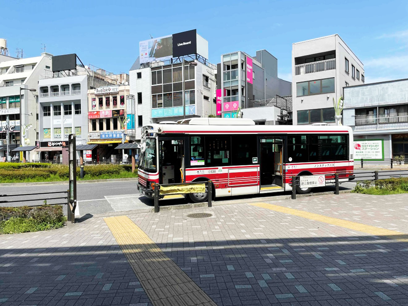 経堂駅前バスロータリー