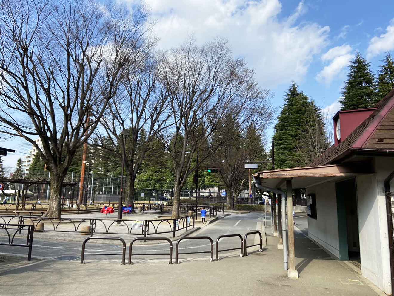 「世田谷公園」の交通広場