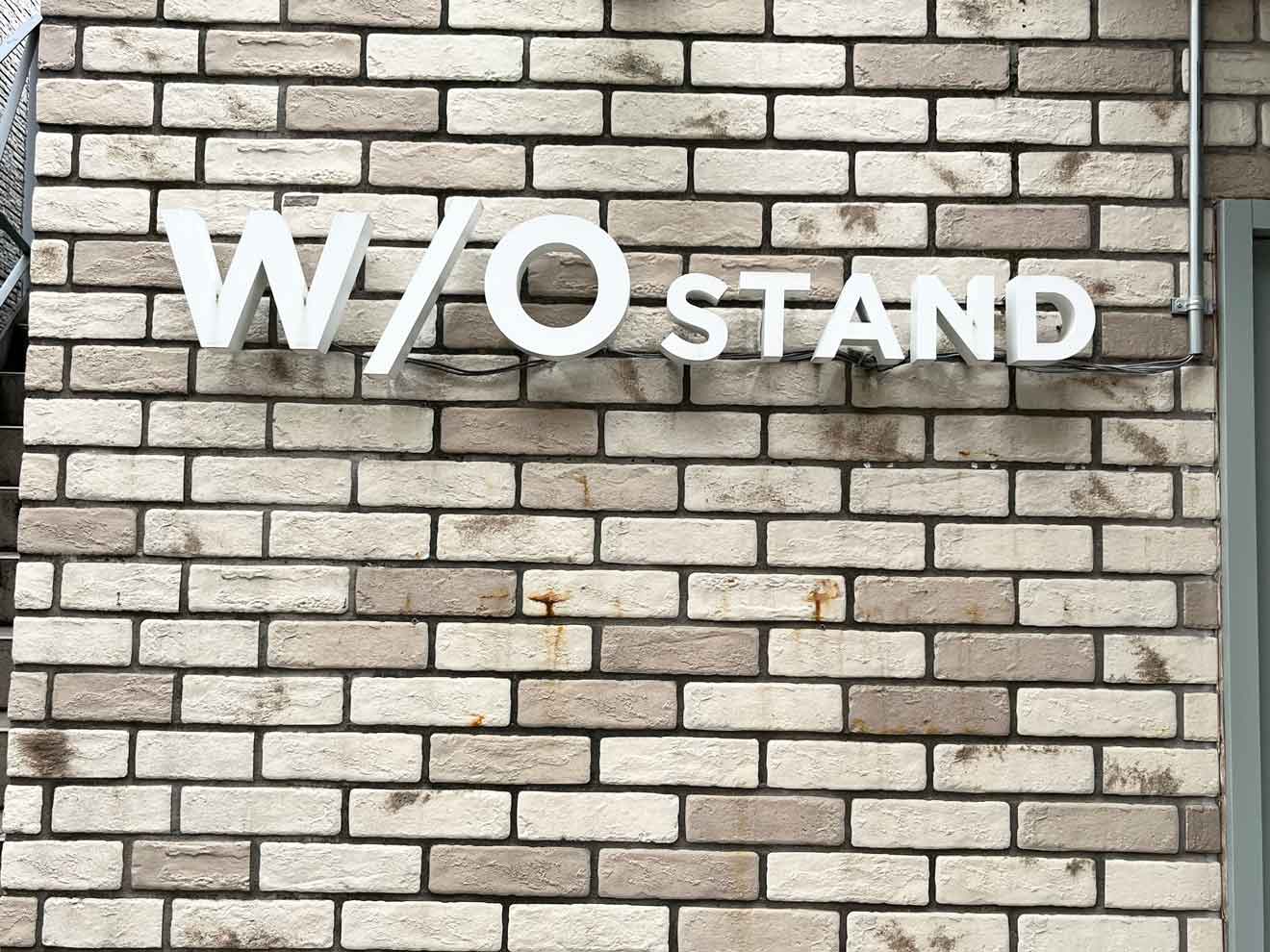 「W/O STAND SHIMOKITA」の看板