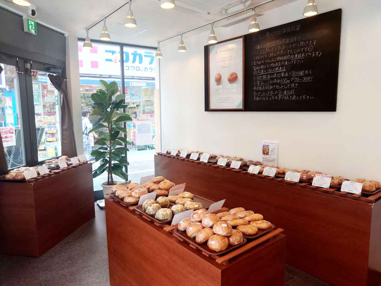 「tecona bagel Co.」の店内