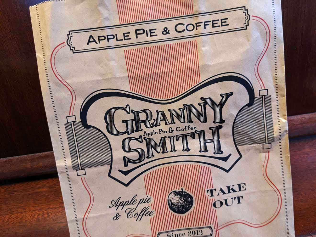 「GRANNY SMITH APPLE PIE & COFFEE 三宿店」の紙袋