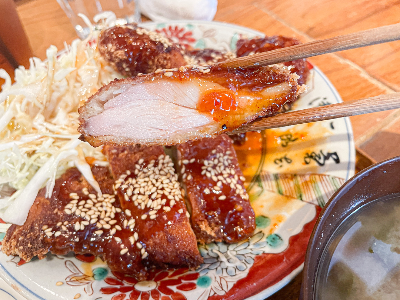 「食堂かど。」のチリソースで食べるチキンカツ