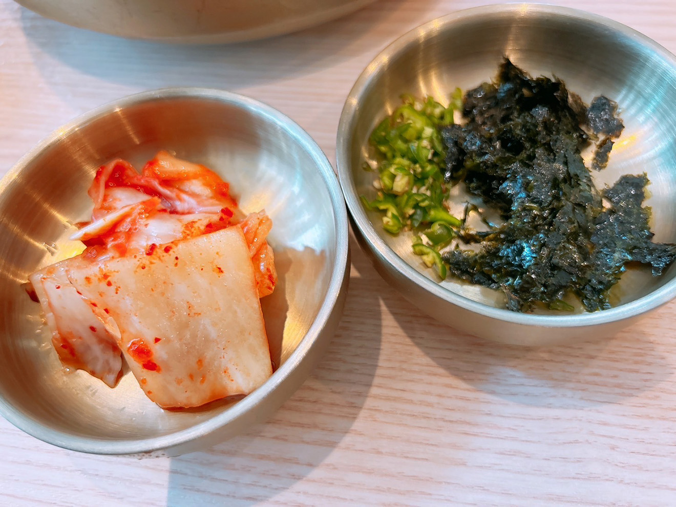 「アジョシ」のキムチと韓国のりと青唐辛子