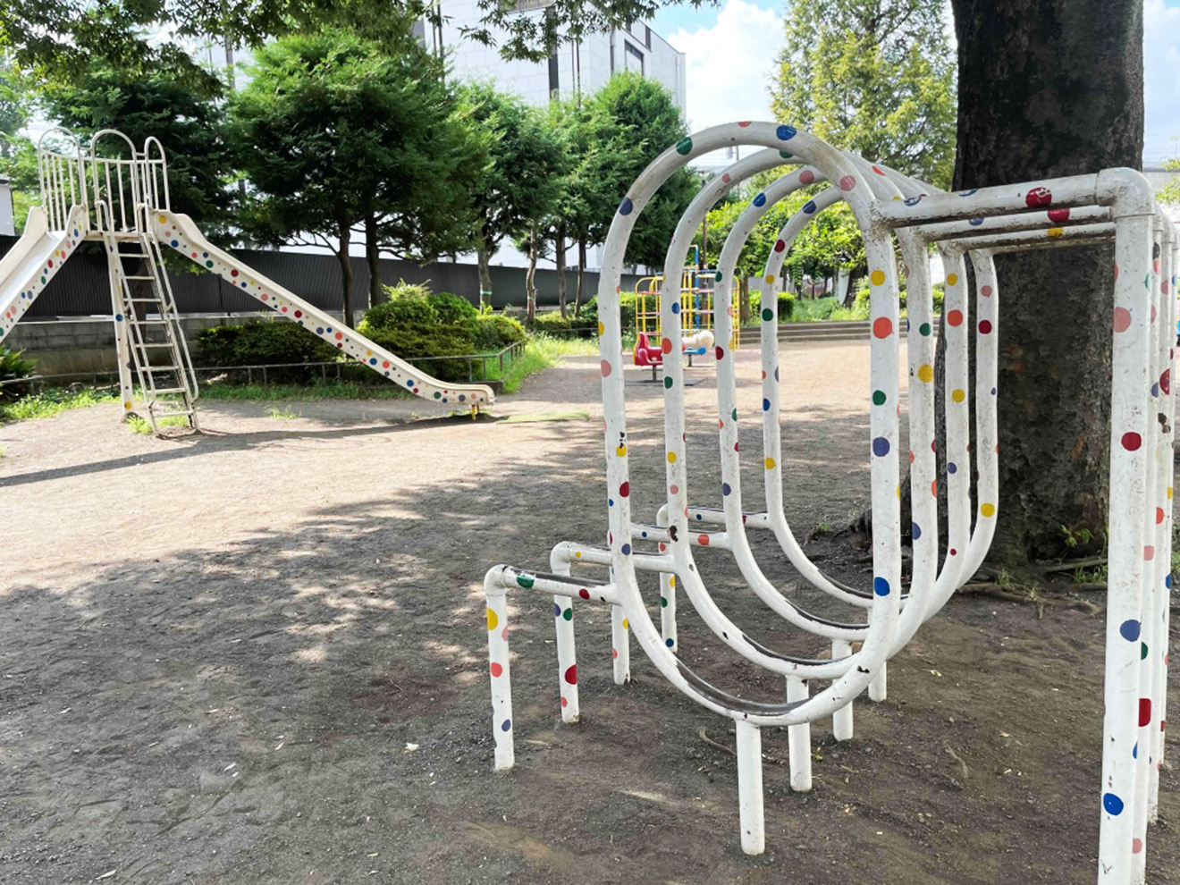 「山下公園」のカラフルな遊具