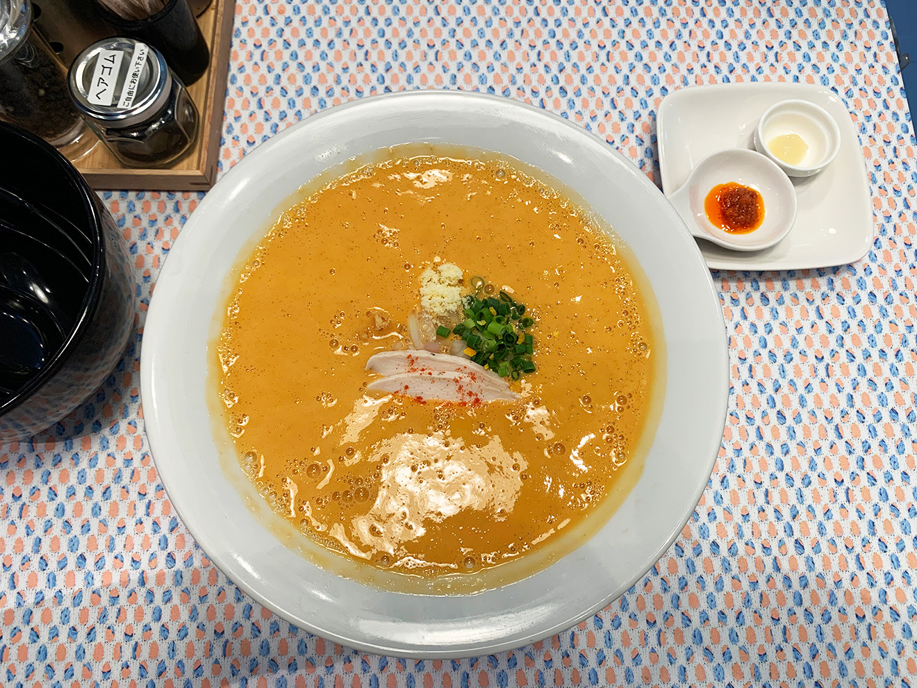 「麺屋はやぶさ 下北沢店」のオマール海老湯