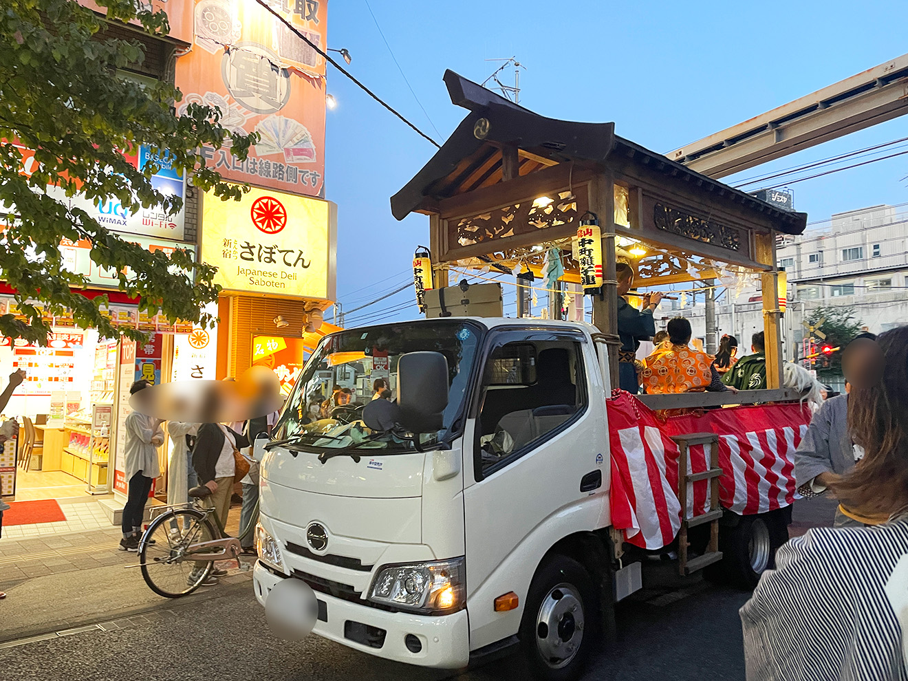 烏山神社例大祭のトラックの山車