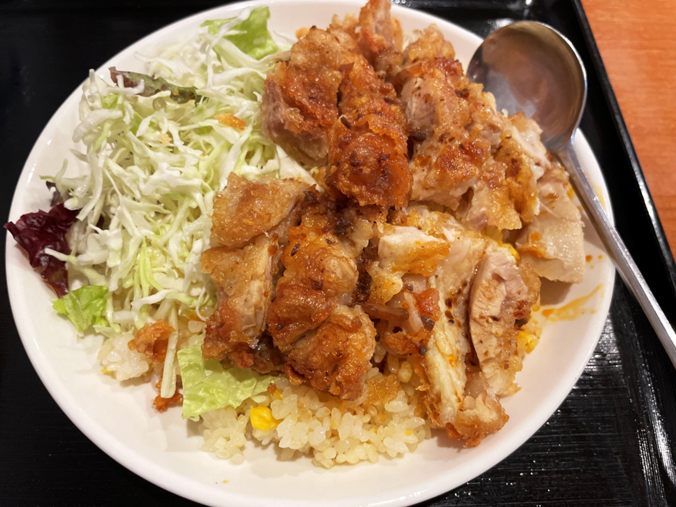 「中華ダイニング 郷味」の油淋鶏あんかけ炒飯