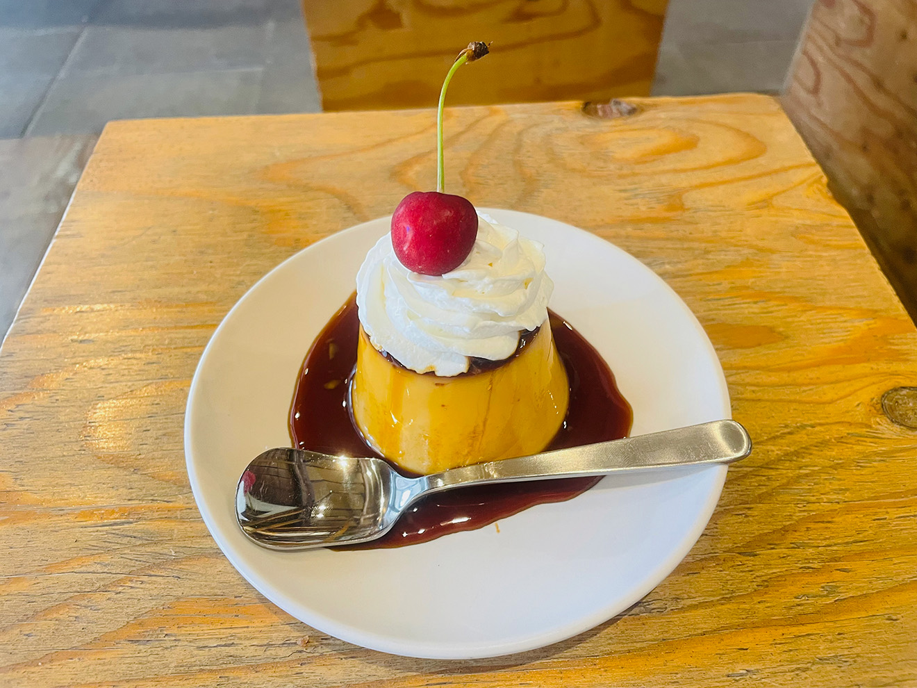 「カンノンコーヒー 松陰神社前店」のむっちり卵のプリン