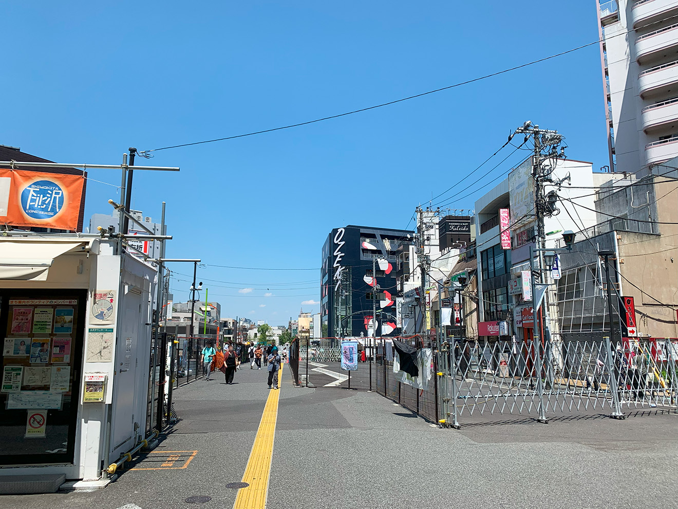 下北沢駅前