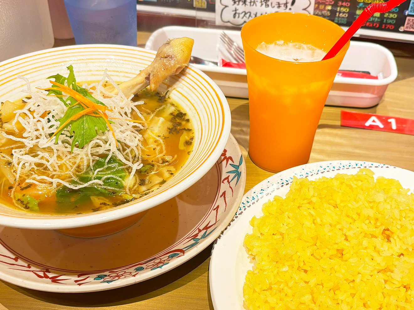 「マジックスパイス 東京店」のチキンカレー