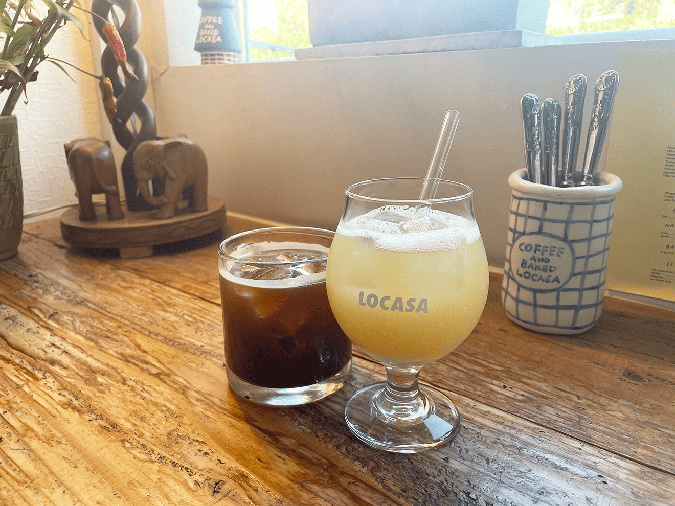 「coffee＆baked LOCASA」コーヒー、りんごジュース