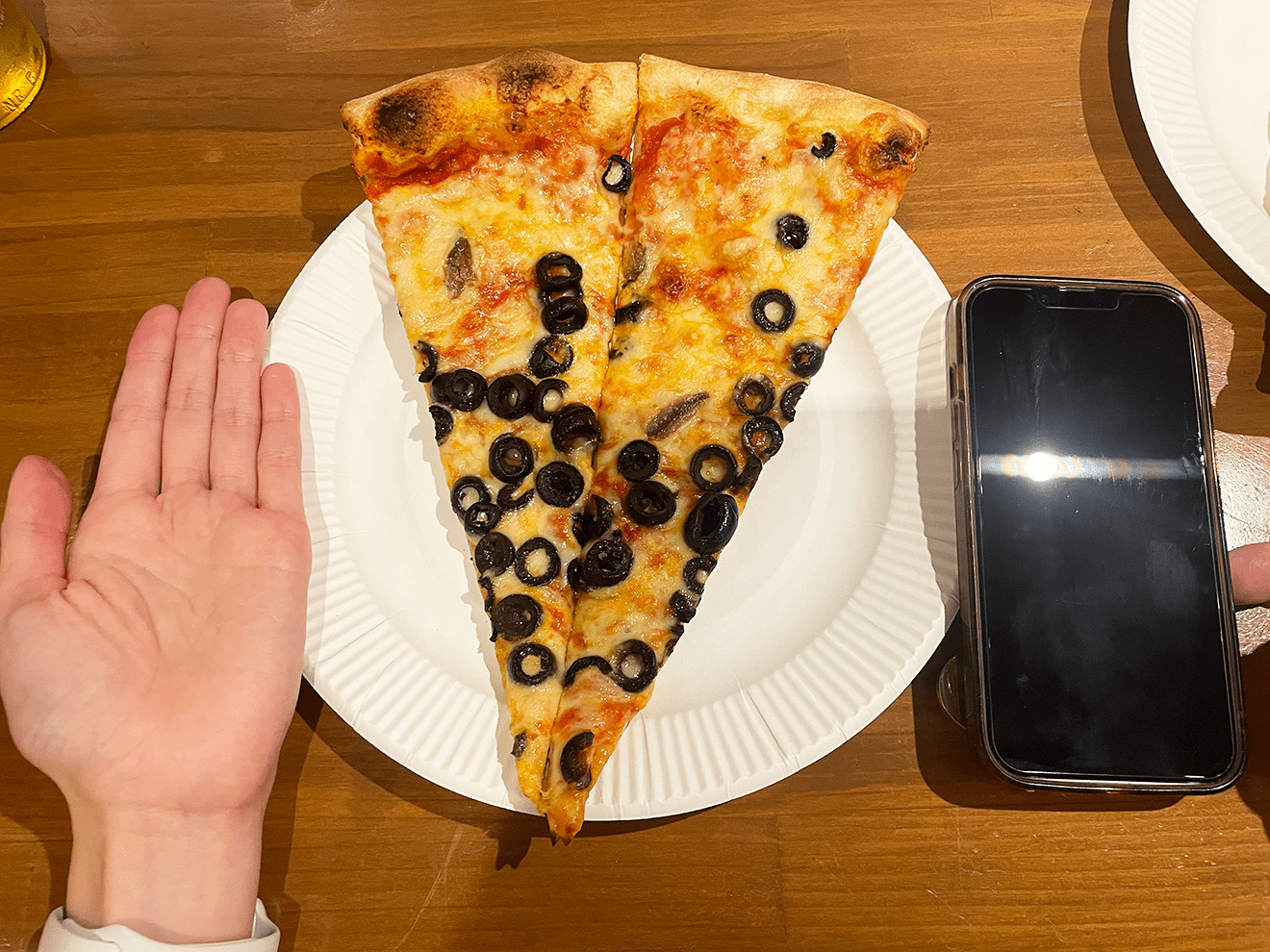 「THE PIZZA 下北沢」のアンチョビ＆ブラックオリーブスライス