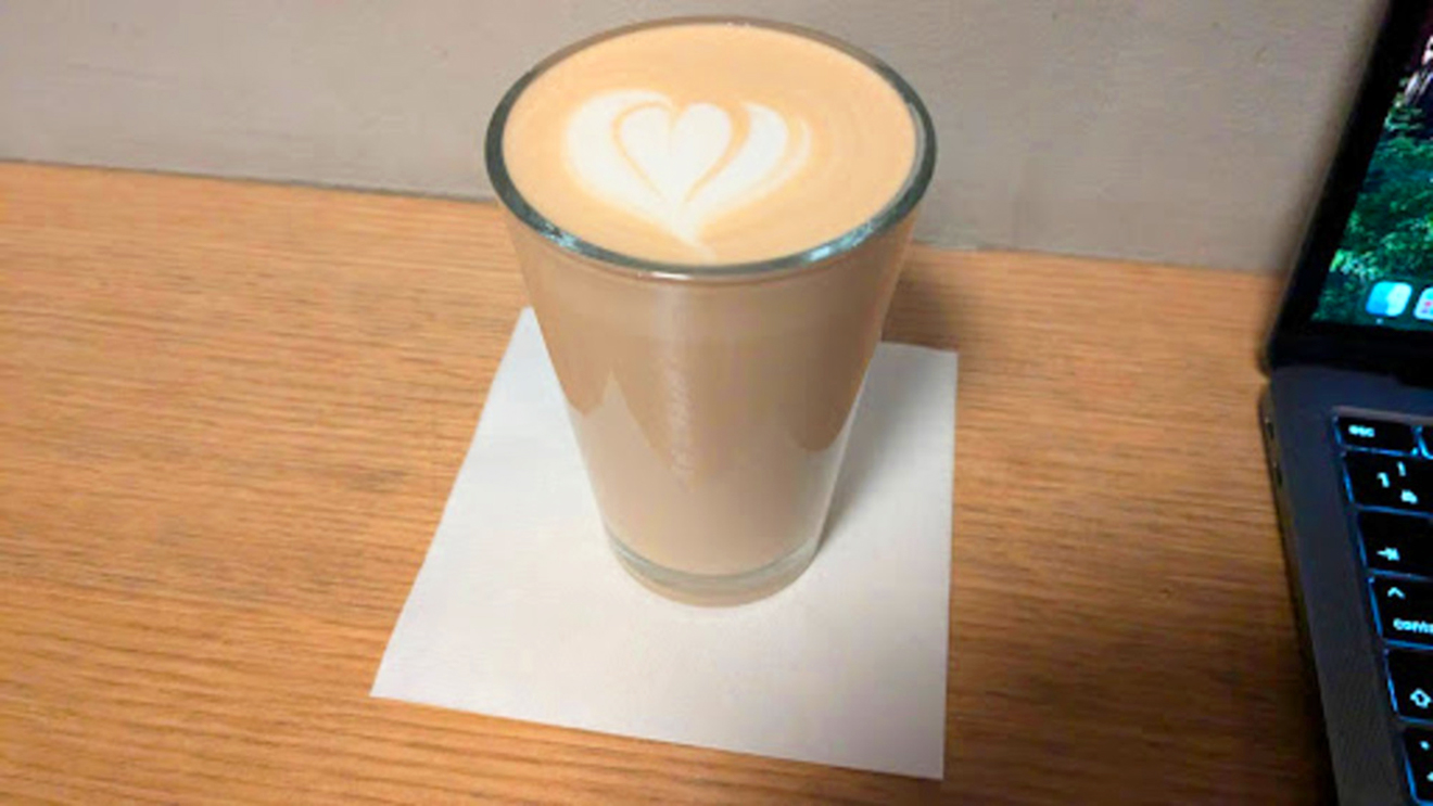 「FUGLEN HANEGI KŌEN」カフェラテ
