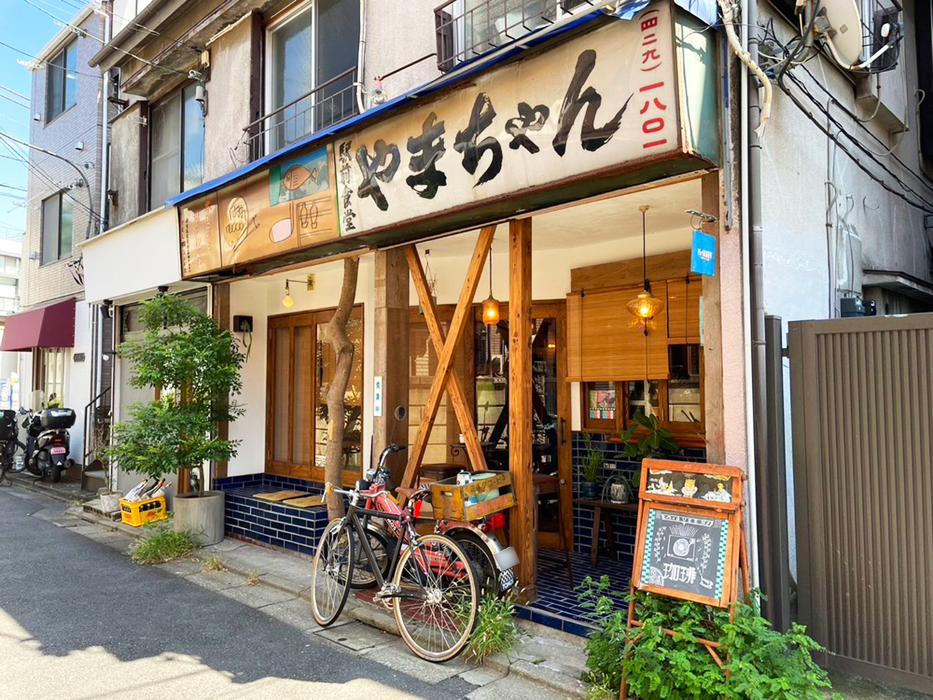 「McQUEEN COFFEE SHOP」外観