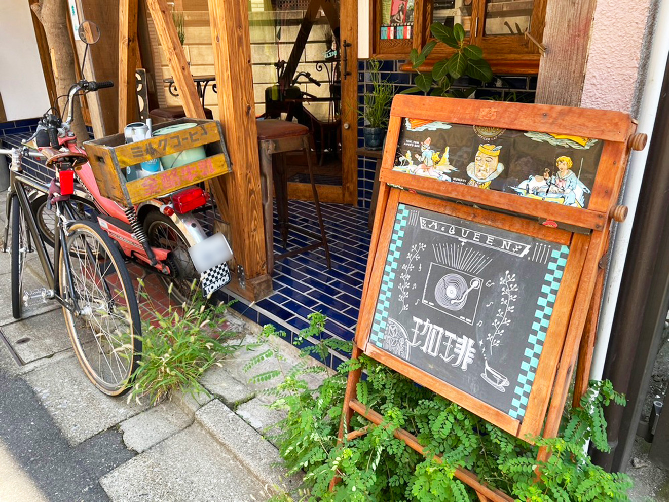 「McQUEEN COFFEE SHOP」店頭看板