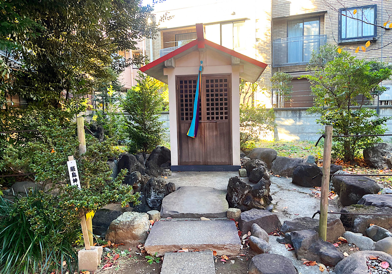 「駒留八幡神社」ほこら（厳島神社）