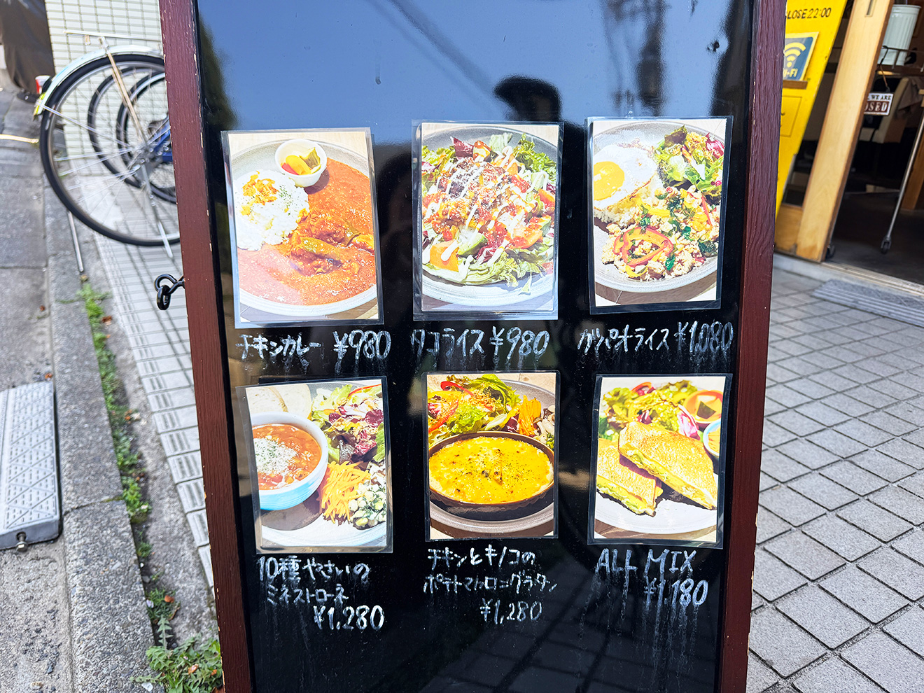 「Cafe Yellow」店頭看板