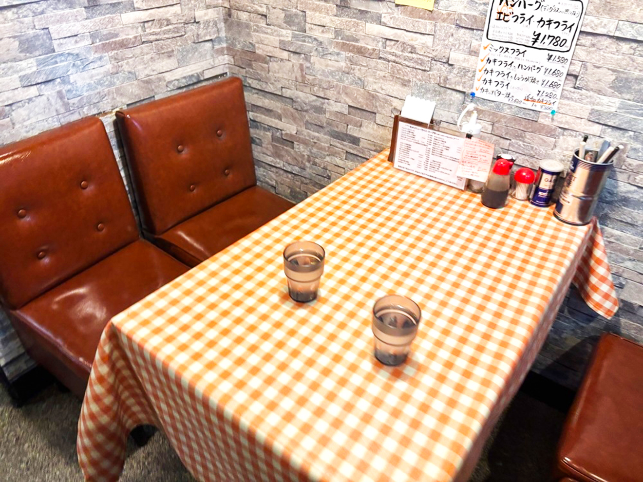 「レストラン デリス」店内座席
