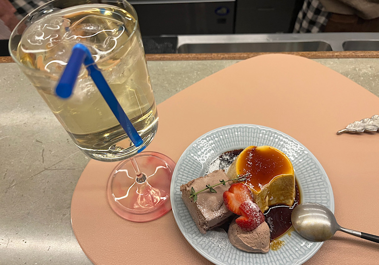 「GUUUTARA COFFEE」のレモンジンジャーティーとプリン