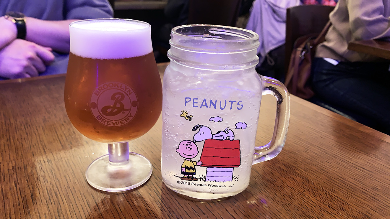 「ギョーザブラザーズ」のビールとレモンサワー