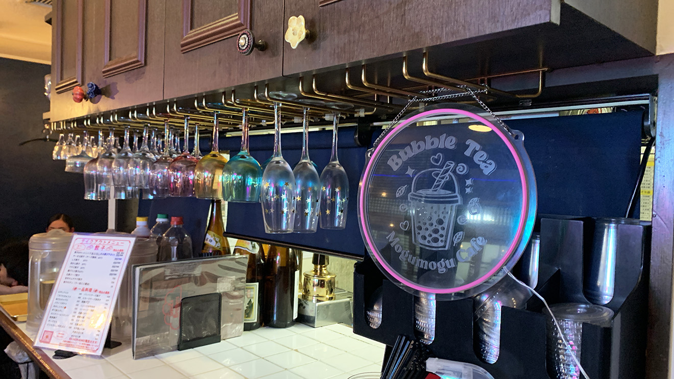 「ギョーザブラザーズ」の店内
