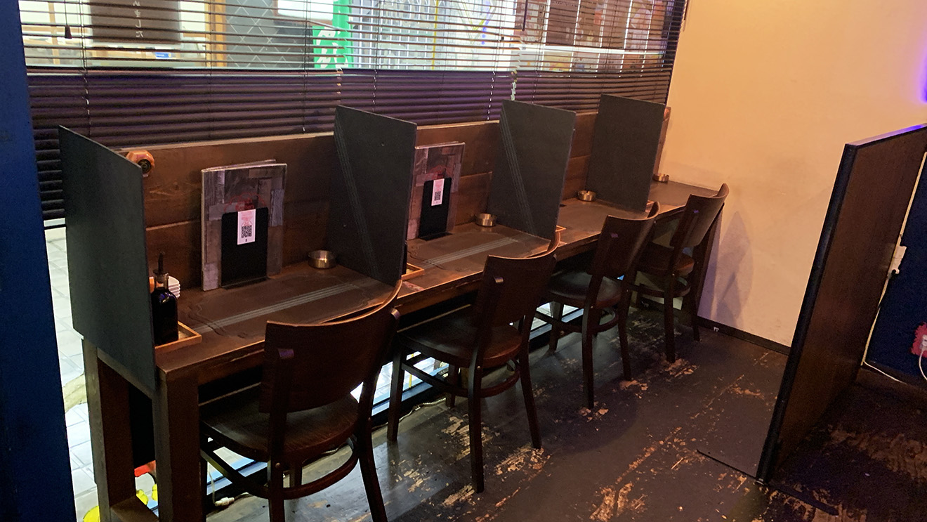 「ギョーザブラザーズ」の店内