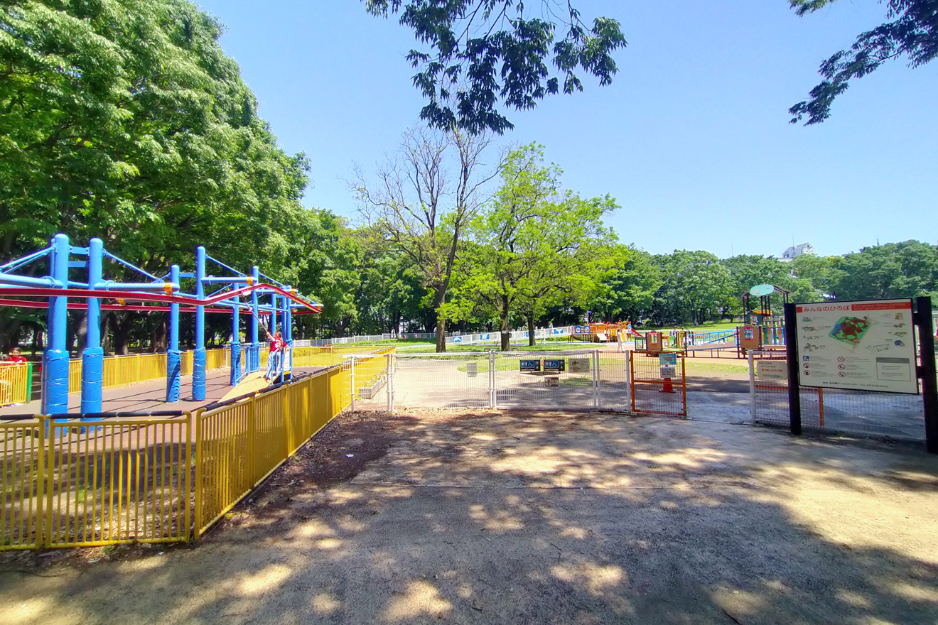 砧公園内「みんなのひろば」
