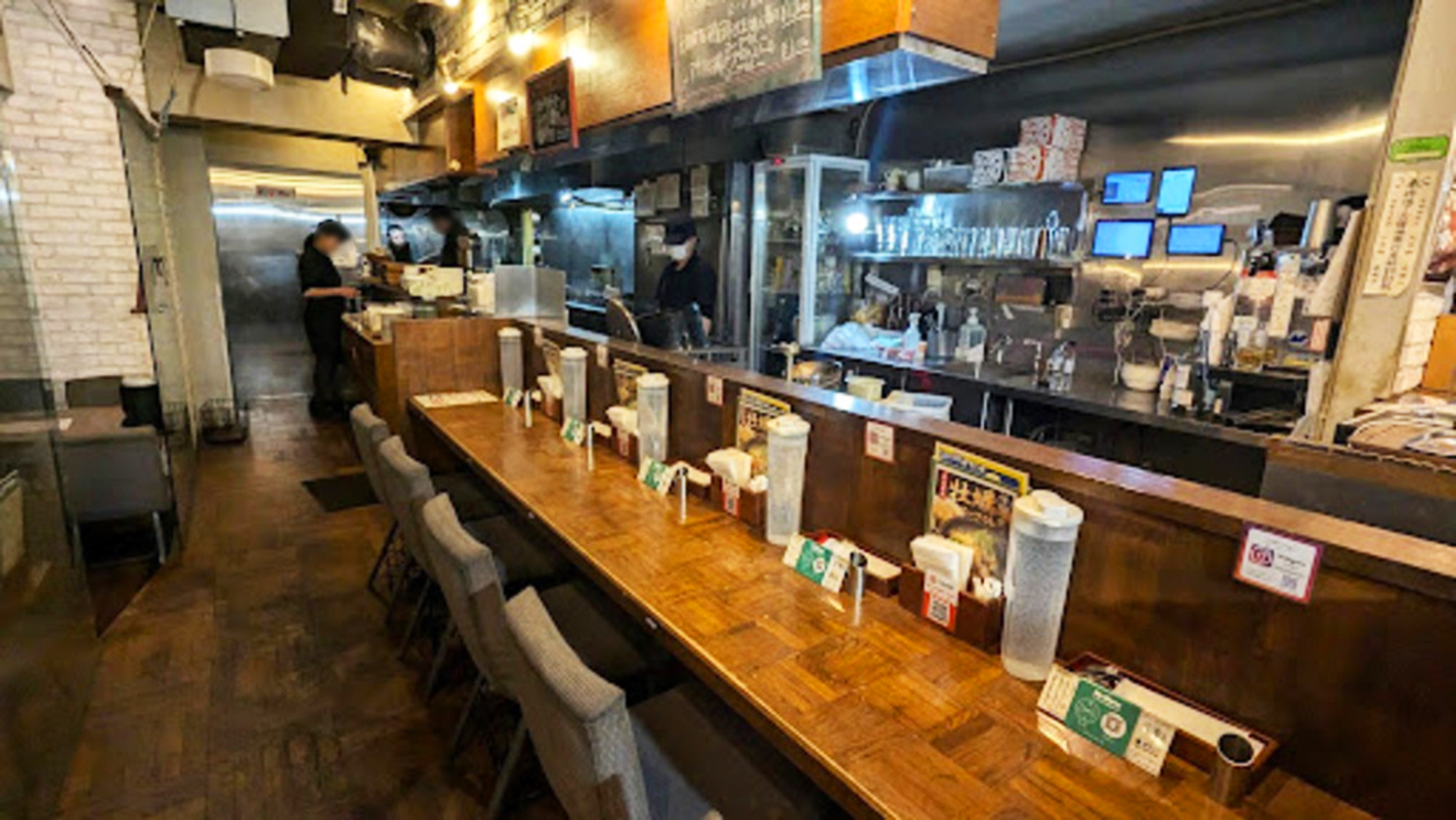 「カレー食堂 心 下北沢店」カウンター席