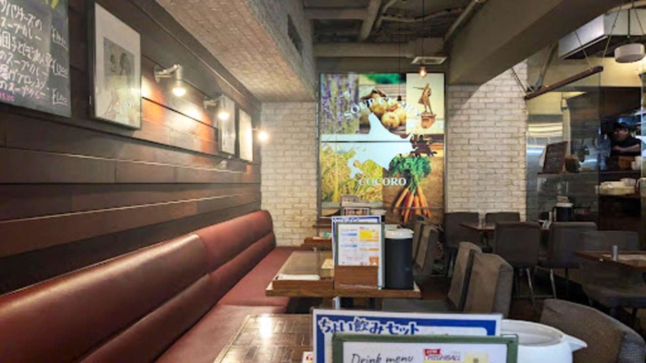 「カレー食堂 心 下北沢店」店内