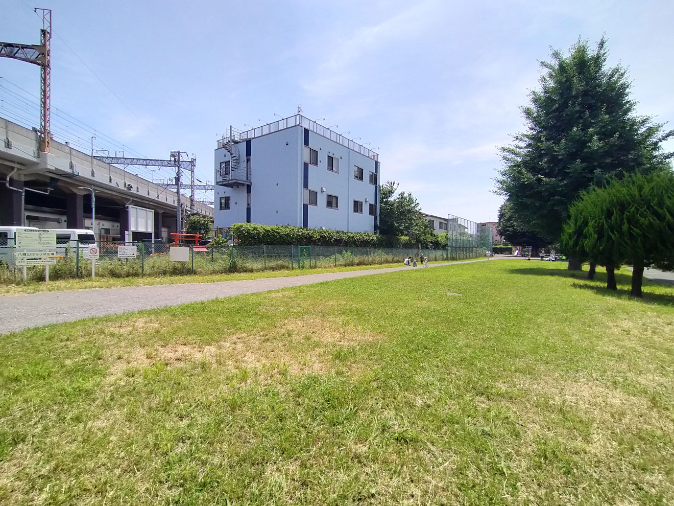 八幡山はらっぱ広場