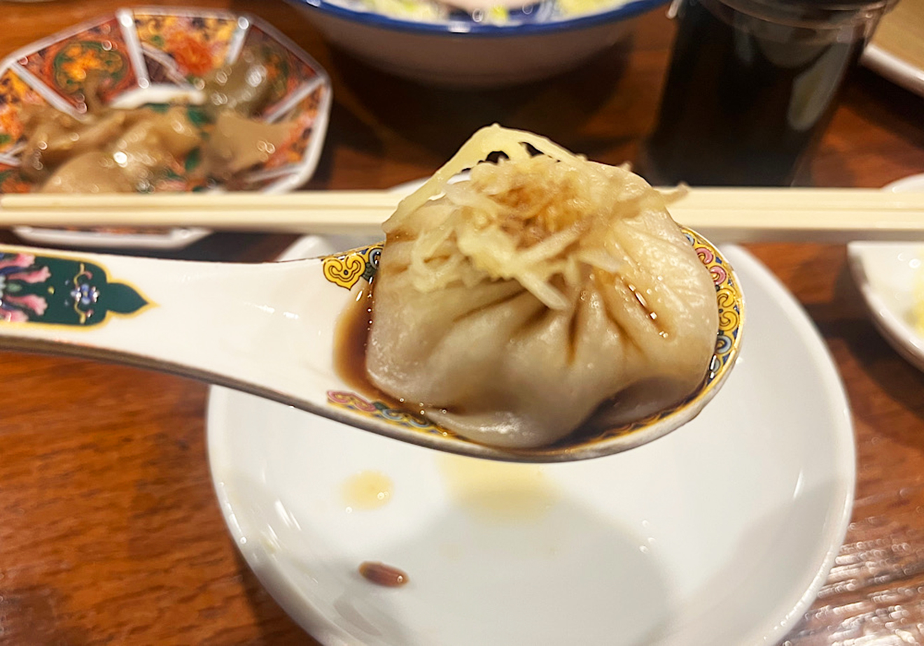 「三茶 ジャッキー小籠包」針ショウガと黒酢添え小籠包