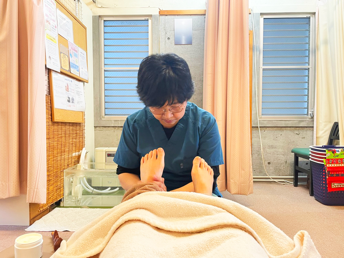 「若石足療 豪徳寺店」マッサージの様子