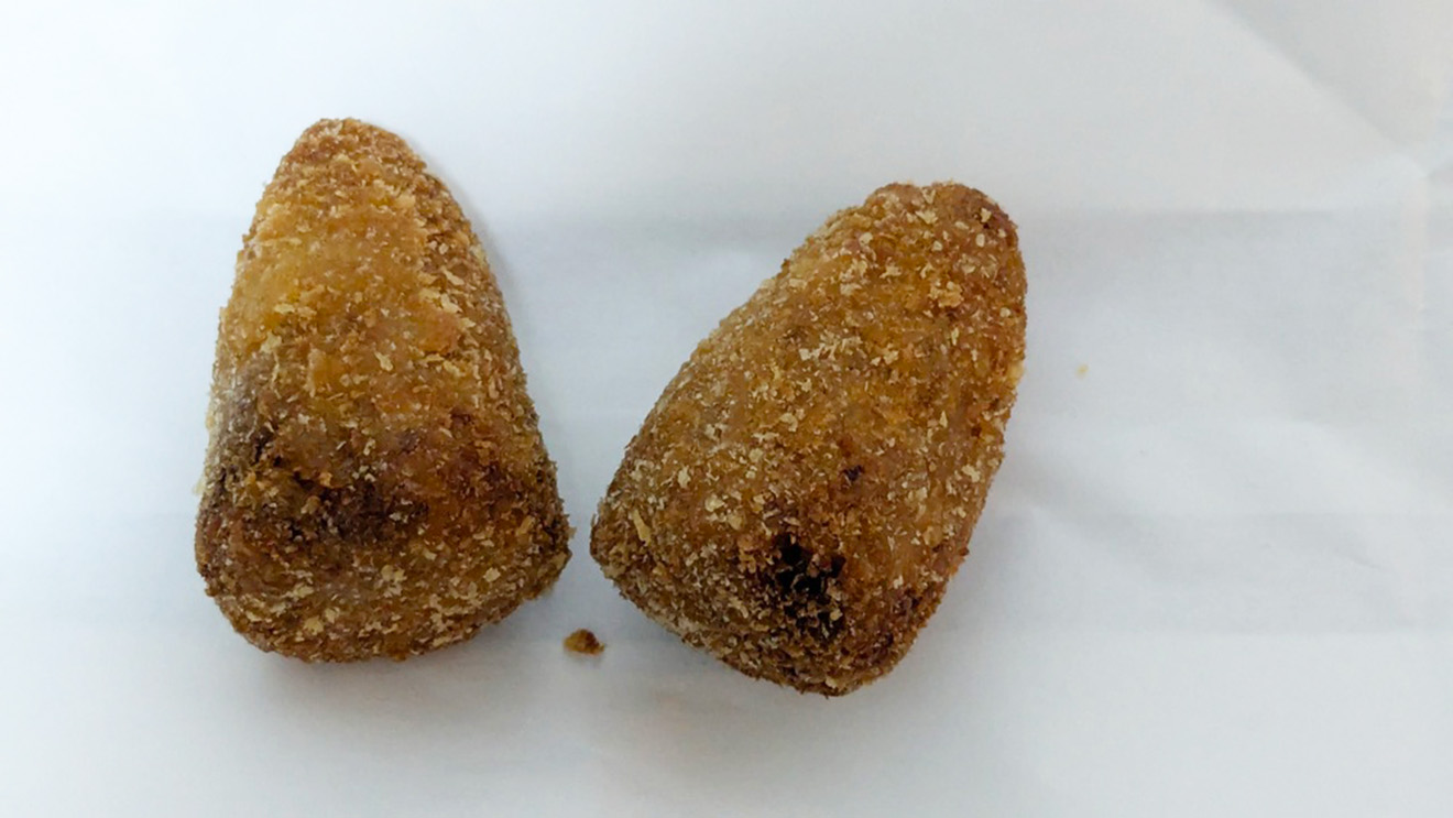 「ピッツェリア トニーノ 梅ヶ丘店」のリゾットコロッケ