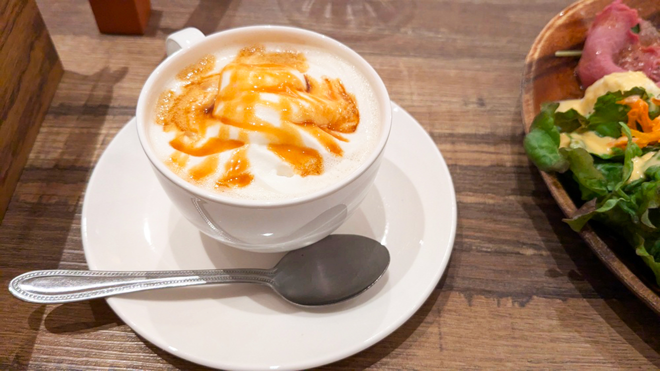 「Lani cafe＆bar」キャラメルラテ