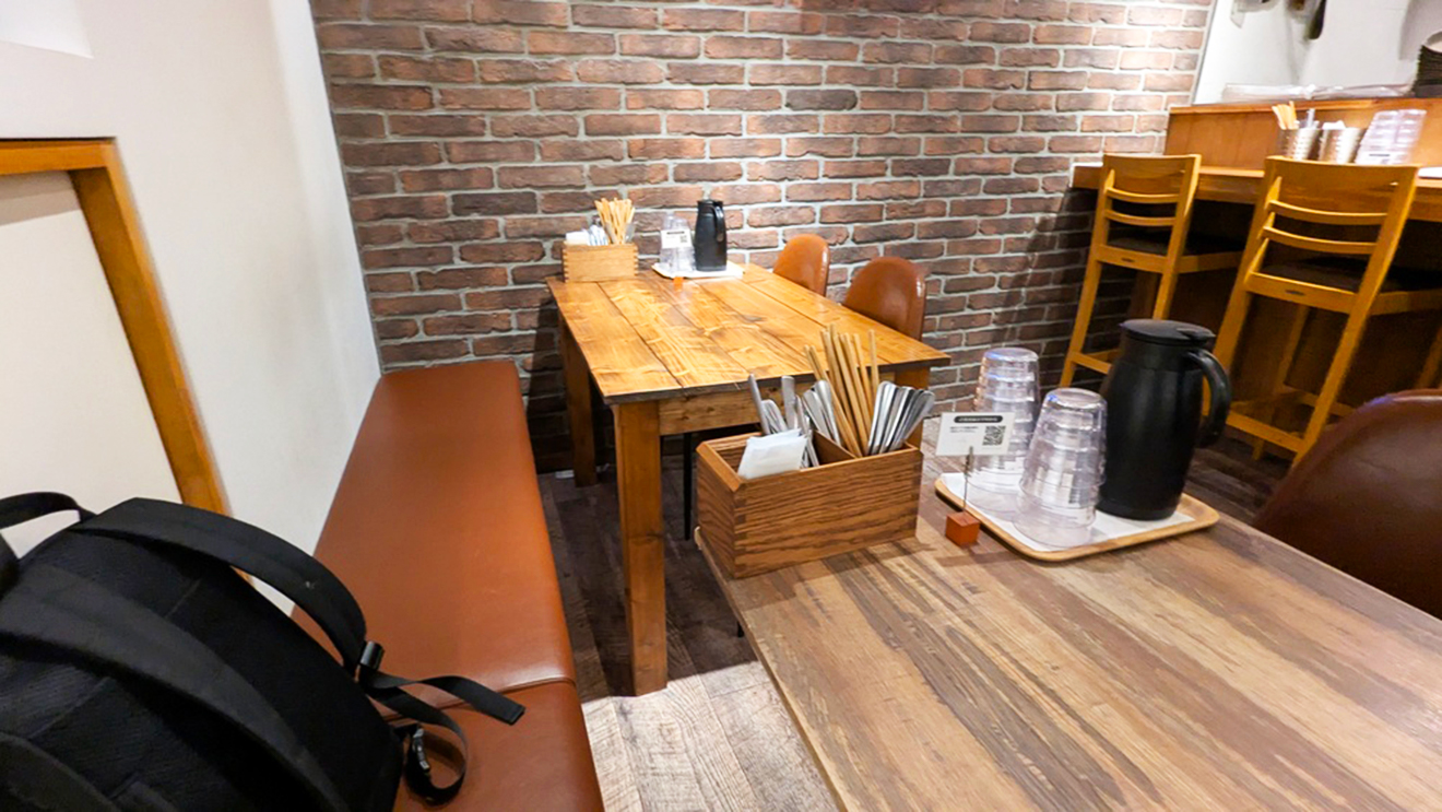 「Lani cafe＆bar」テーブル席